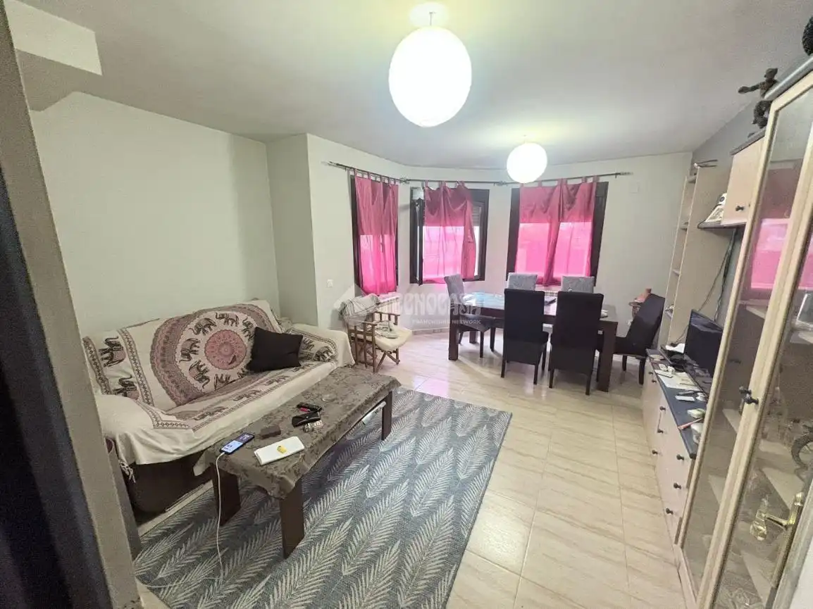 Sala de estar de Casa adosada en venta en Velada con Aire acondicionado, Calefacción y Jardín privado