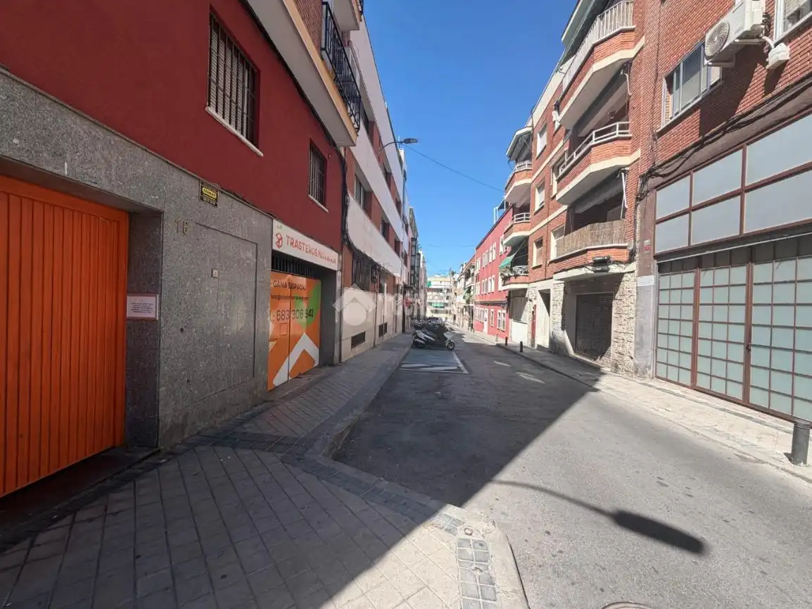 Vista exterior de Piso en venta en Madrid con Calefacción y Parquet