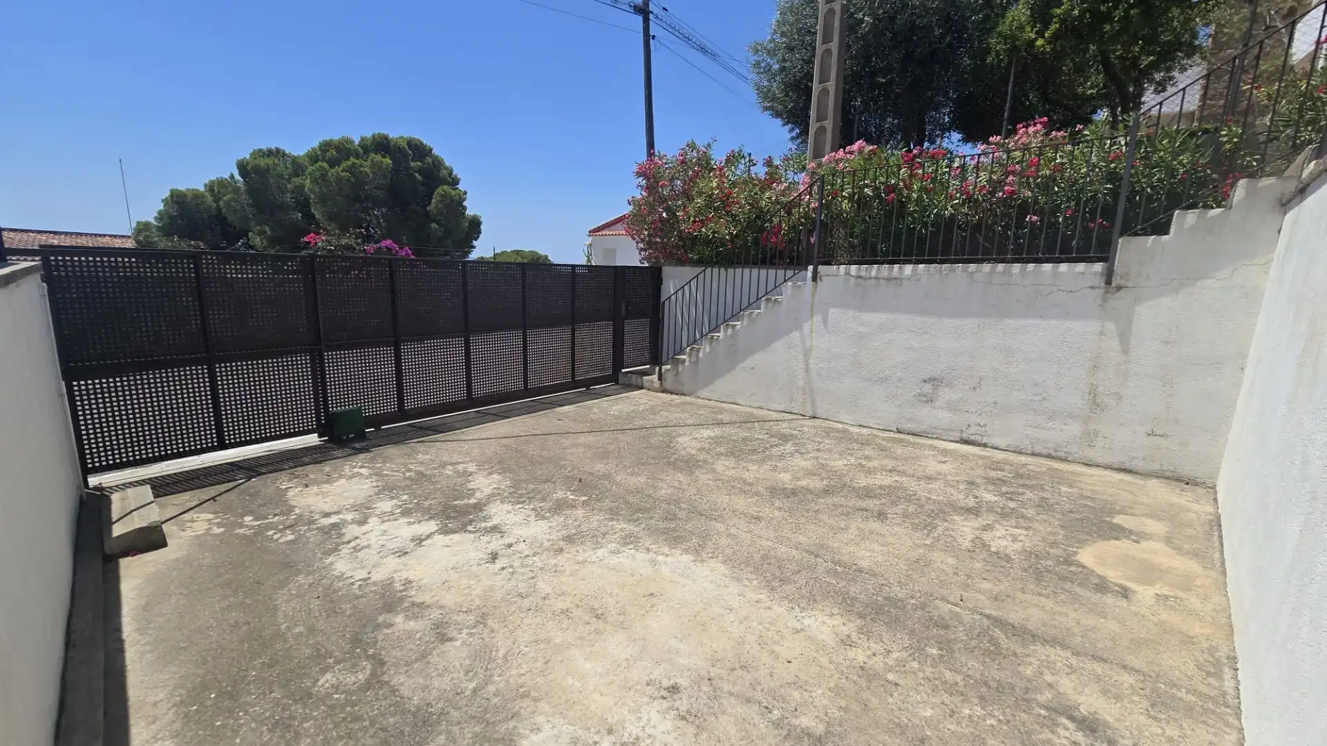 Casa con piscina en venta en diego velasquez 140, imagen 2
