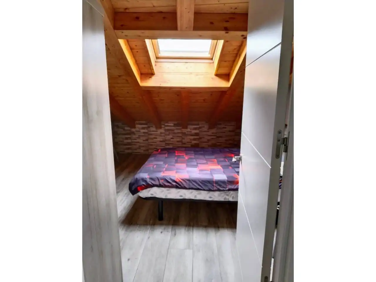 Dormitori de Apartament de lloguer en Burgos amb Calefacció, Parquet i Moblat