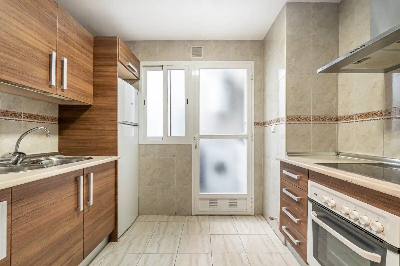 Küche von Wohnung zur Miete in Las Gabias mit Klimaanlage, Heizung und Privatgarten