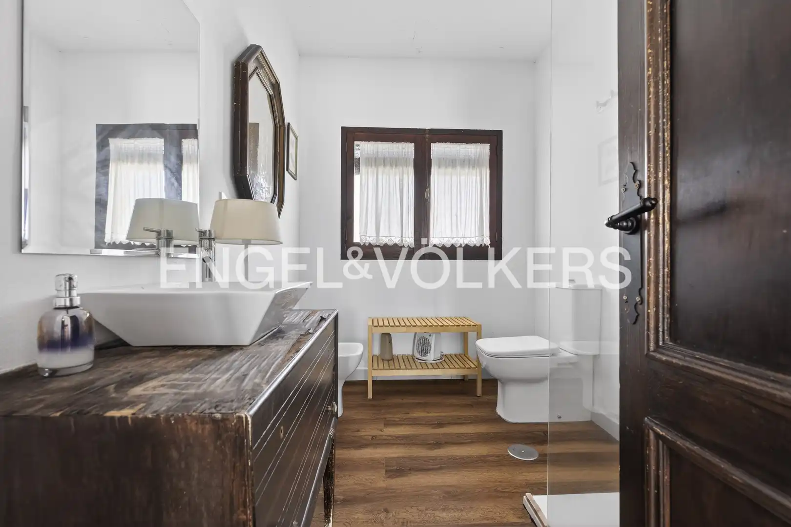 Baño de Finca rústica en venta en El Castillo de las Guardas con Aire acondicionado, Calefacción y Jardín privado