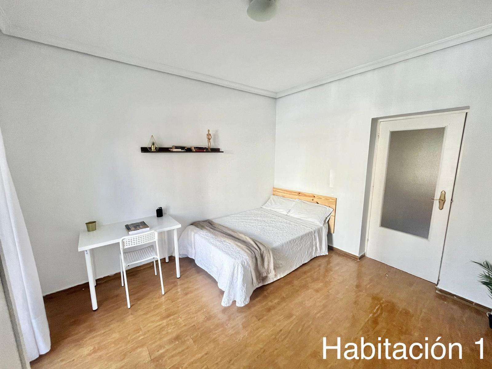 Bedroom of Flat to share in  Sevilla Capital  with Air Conditioner and Terrace
