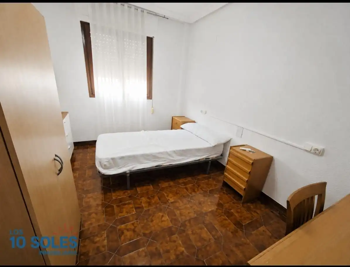 Habitación de Apartamento de alquiler en Orihuela con Amueblado