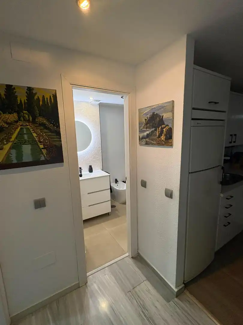 Bathroom of Flat for rent in Torremolinos