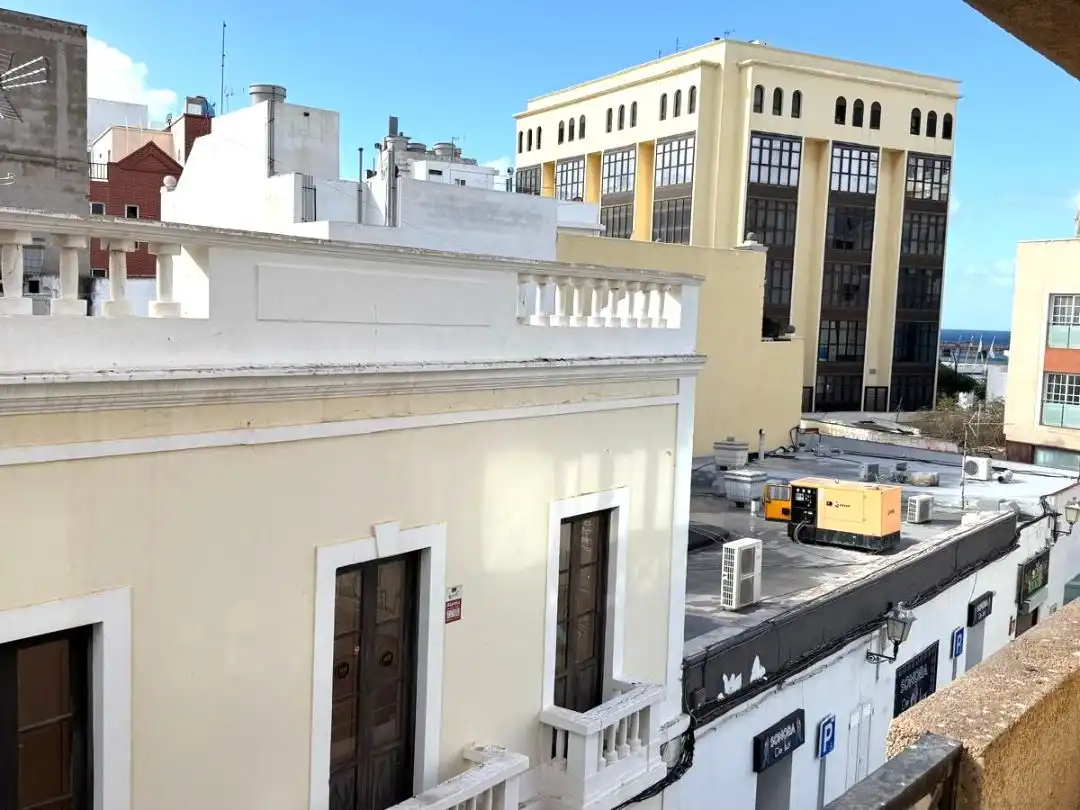 Vista exterior de Oficina en venda en Arrecife amb Balcó