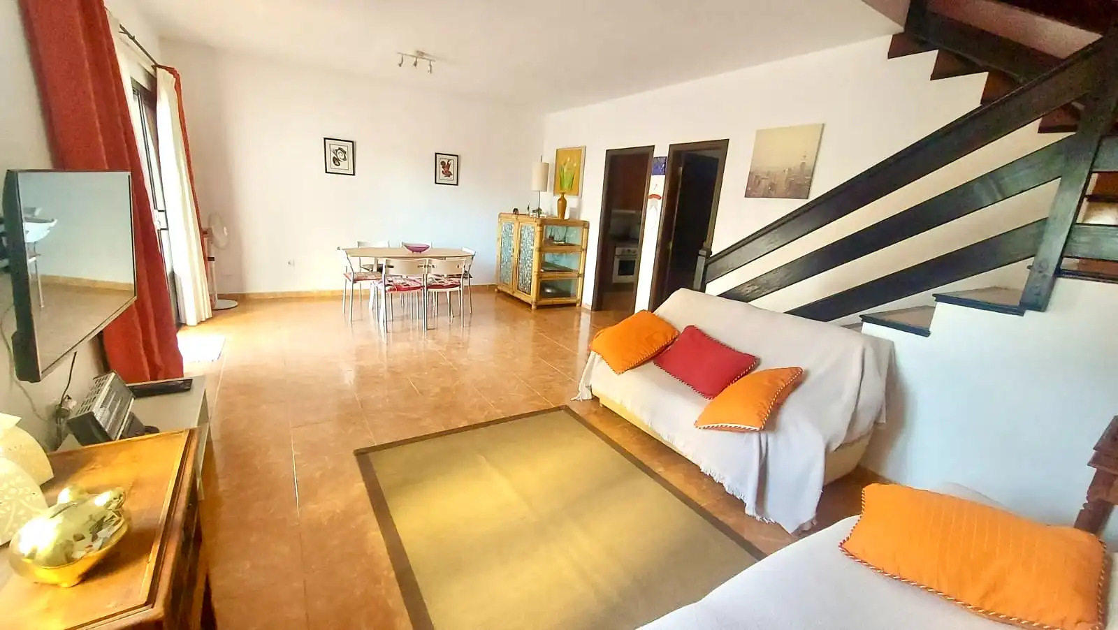 Sala d'estar de Casa adosada en venda en Teguise amb Jardí privat, Terrassa i Moblat