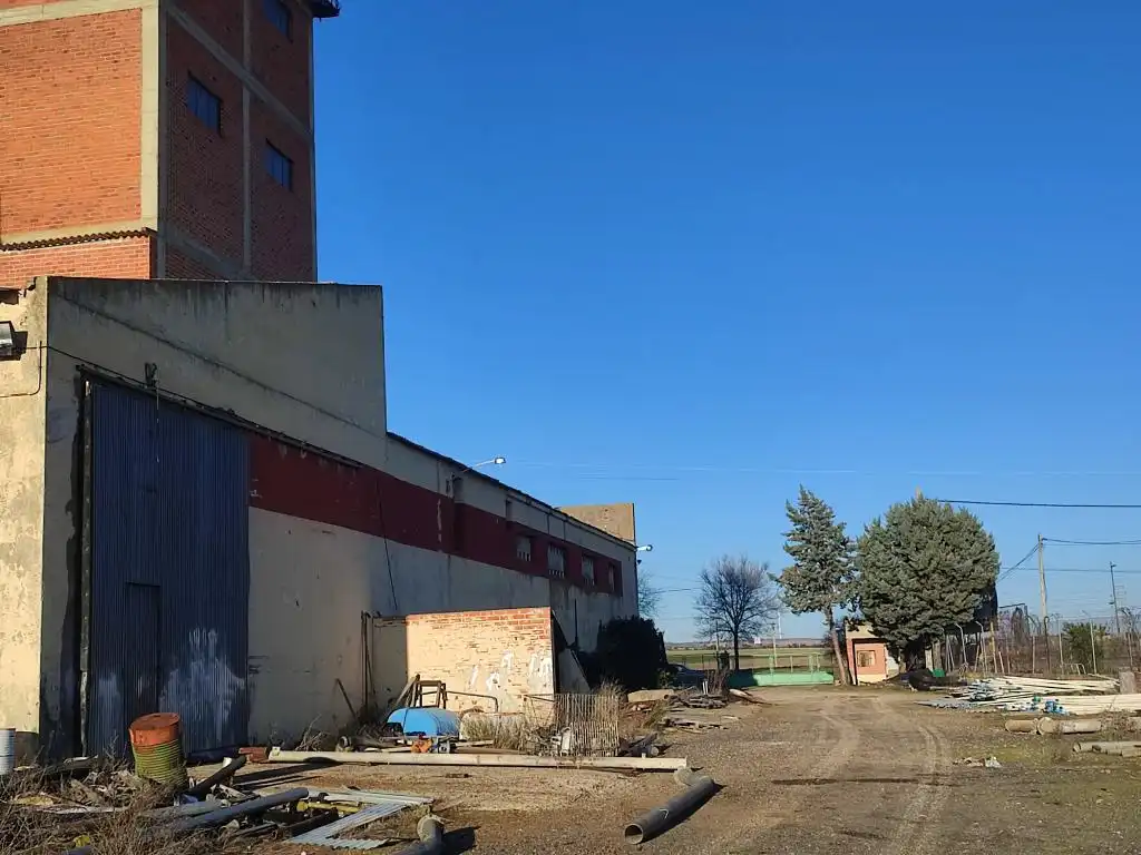 Vista exterior de Nau industrial en venda en Medina del Campo