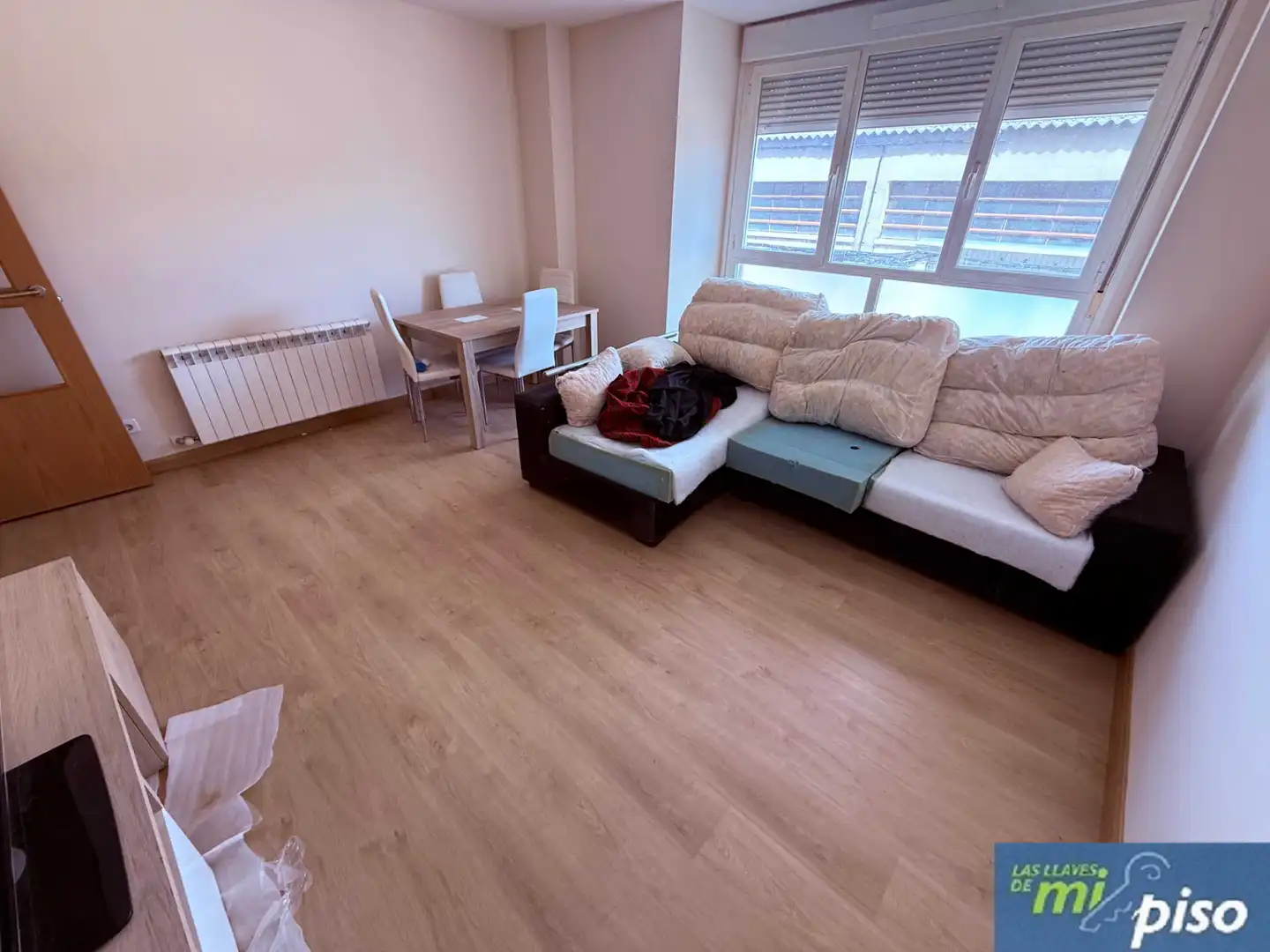 Sala d'estar de Pis en venda en Santovenia de Pisuerga amb Calefacció, Parquet i Traster