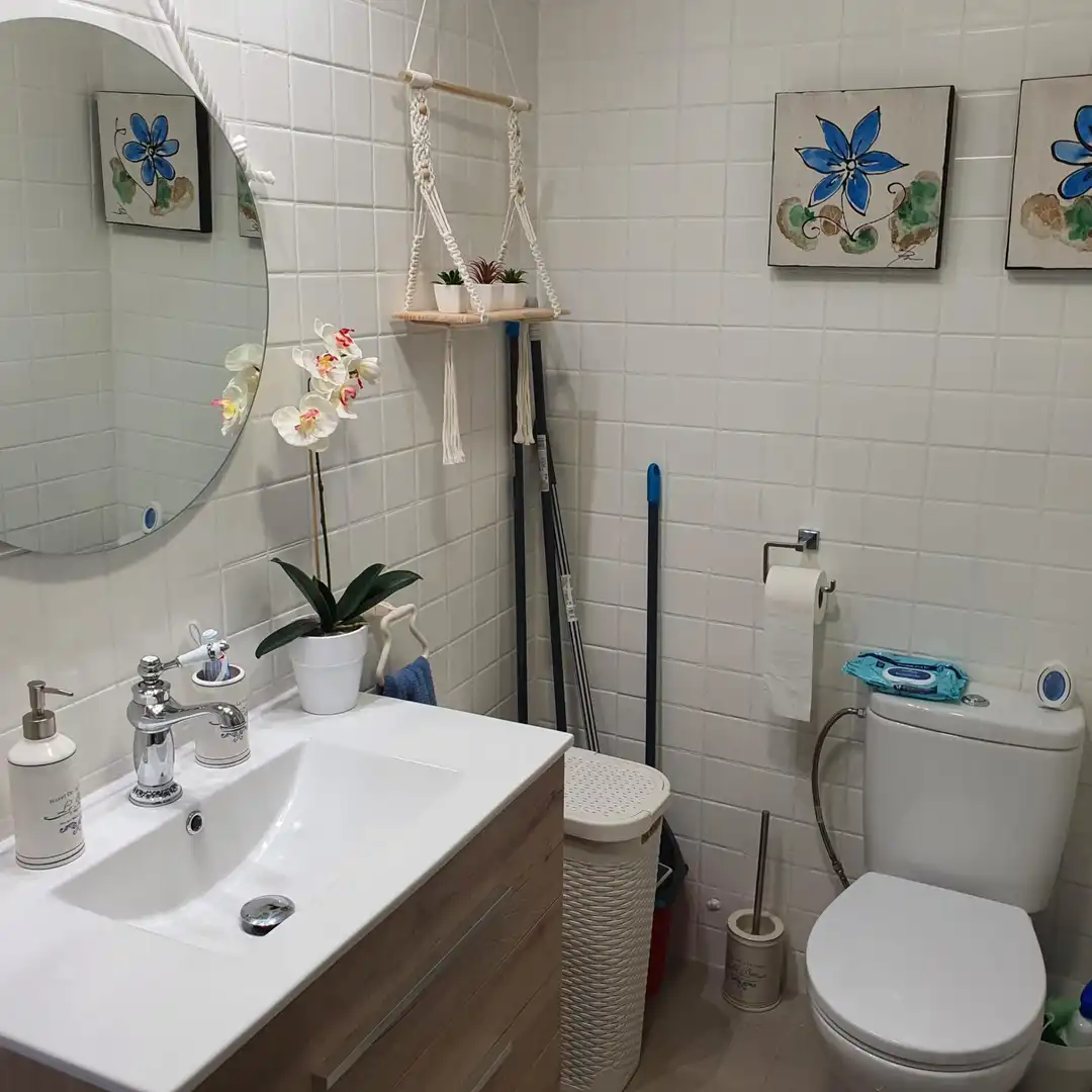 Bany de Apartament de lloguer en La Pobla de Farnals amb Jardí privat