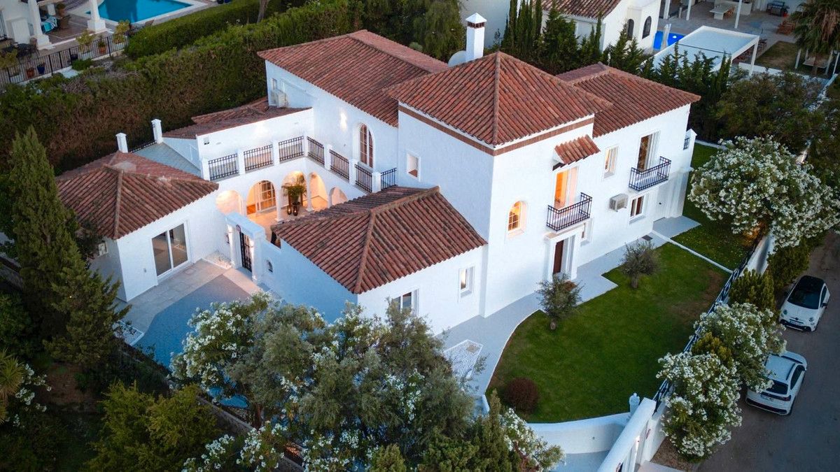 Vista exterior de Casa o xalet de lloguer en Estepona amb Aire condicionat, Jardí privat i Terrassa