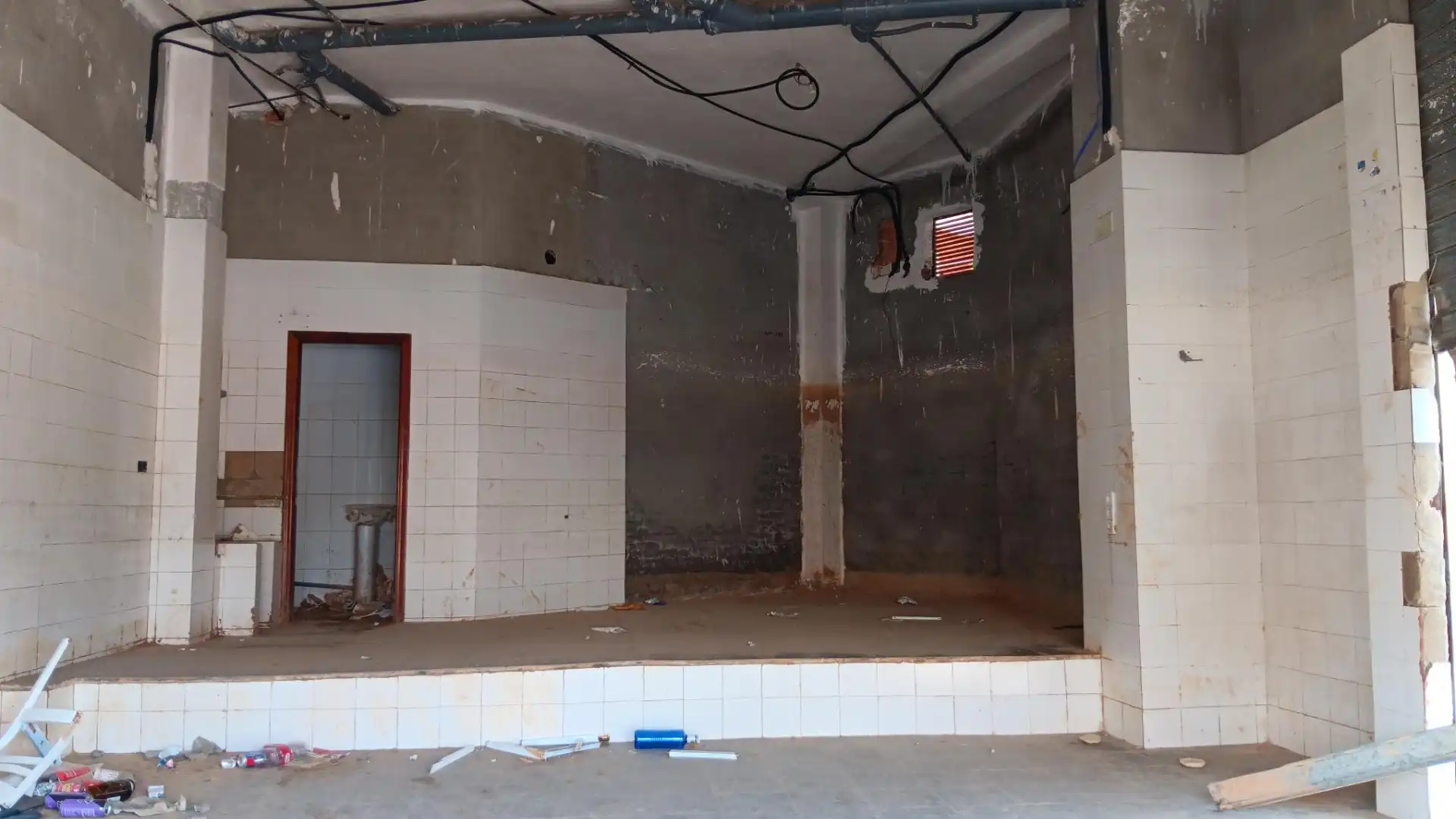 Local comercial de lloguer a Metro - Auditorio, imagen 2
