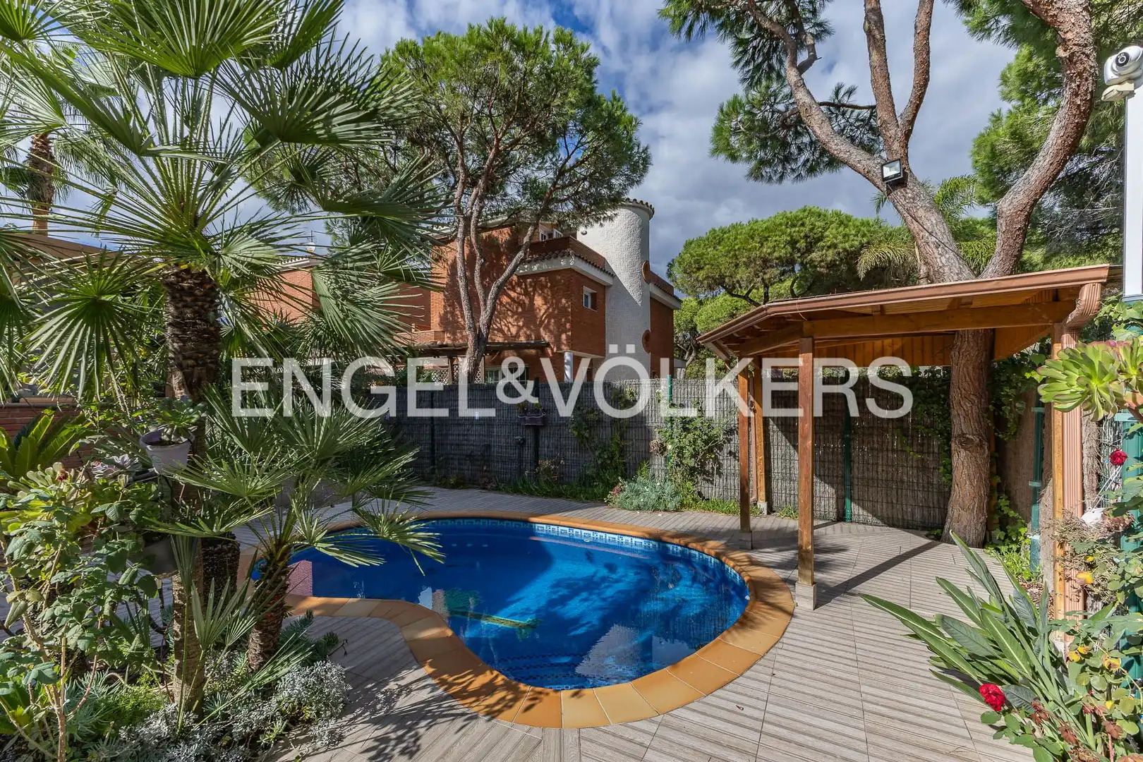 Vista exterior de Casa o xalet de lloguer en Gavà amb Aire condicionat, Calefacció i Jardí privat