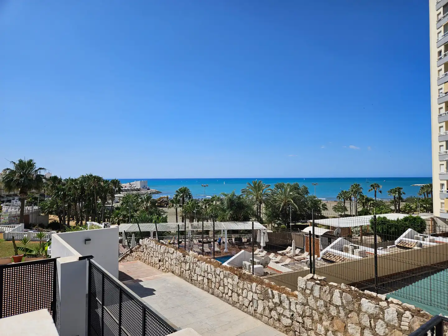 Terrasse von Geschaftsraum zur Miete in Benalmádena mit Klimaanlage, Terrasse und Möbliert