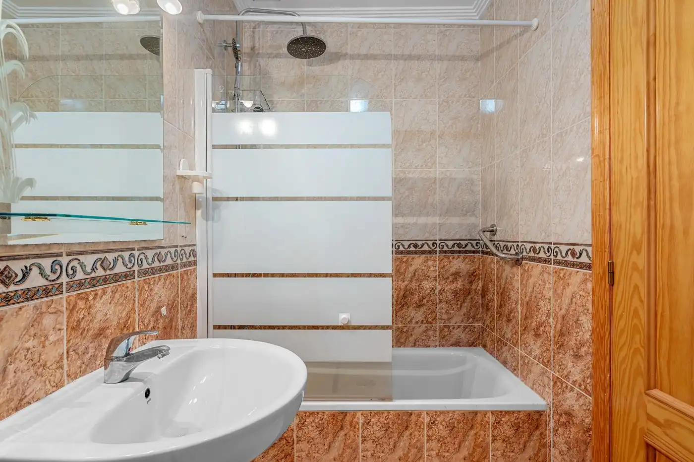 Baño de Apartamento en venta en Torrevieja con Aire acondicionado, Amueblado y Horno