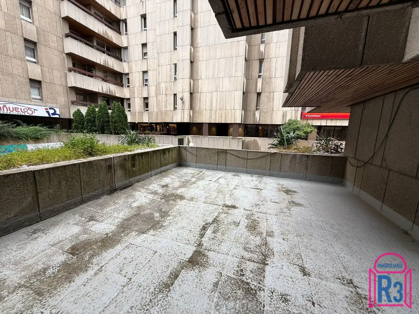 Terraza de Oficina de alquiler en León Capital  con Calefacción, Terraza y Amueblado
