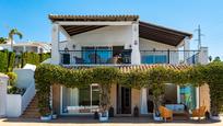 Vista exterior de Casa o xalet en venda en Benalmádena amb Terrassa i Piscina