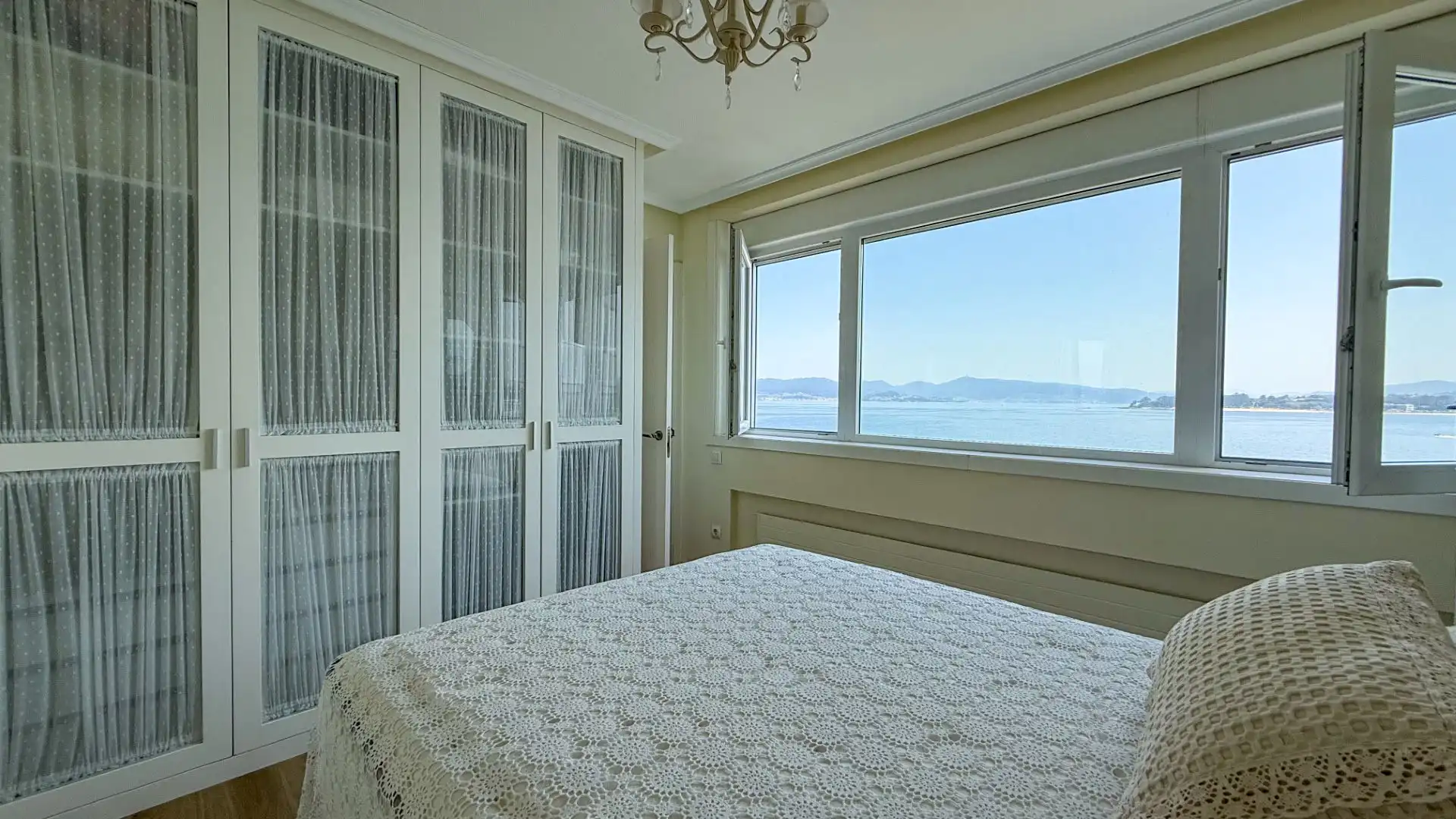 Habitación de Piso en venta en Vigo  con Calefacción, Jardín privado y Amueblado