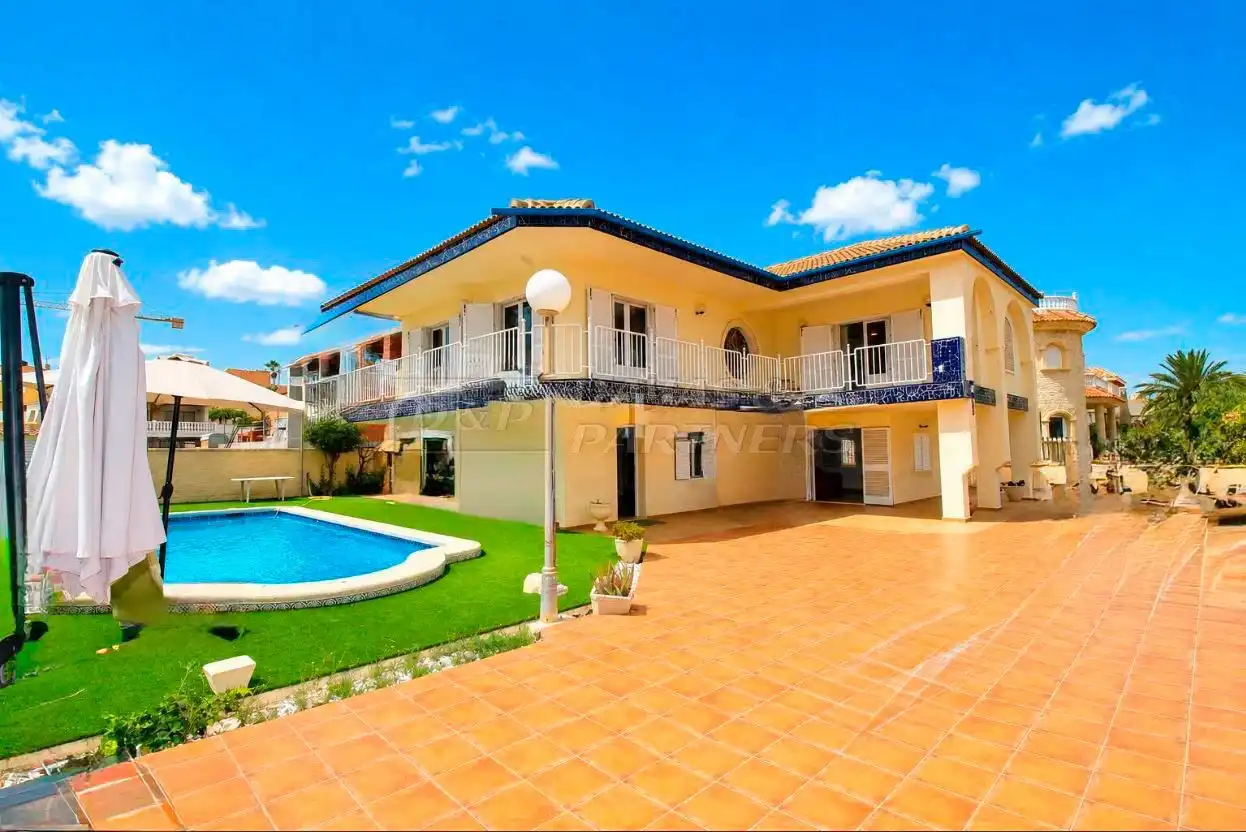 Vista exterior de Casa o chalet en venta en Orihuela con Aire acondicionado, Jardín privado y Terraza