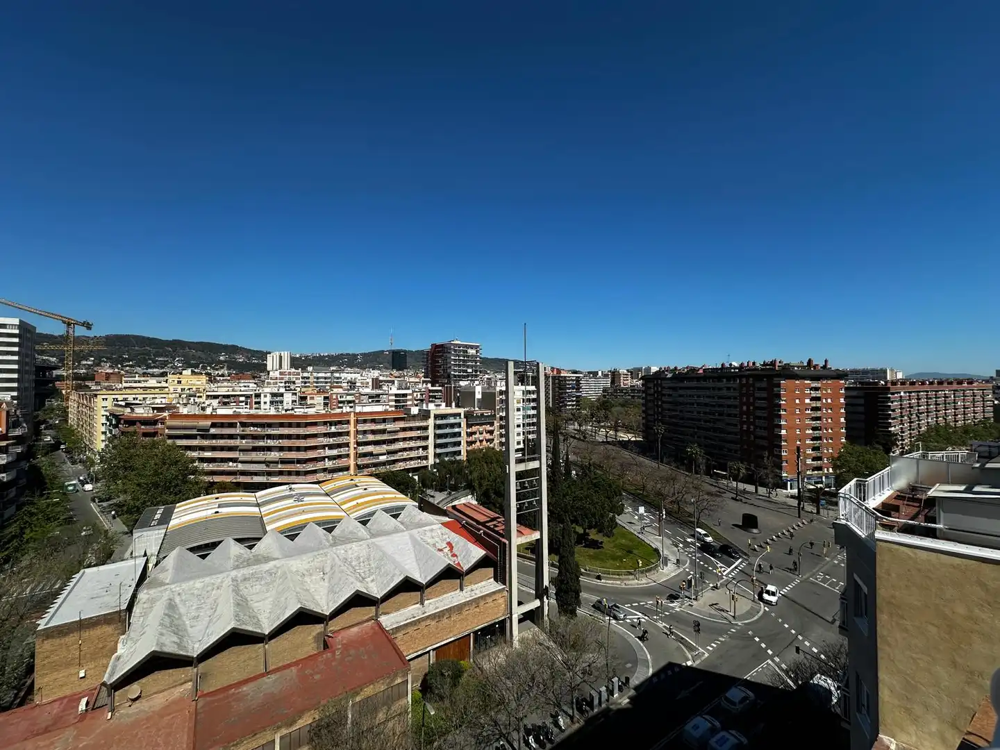 Außenansicht von Dachboden zum Verkauf in Barcelona mit Balkon