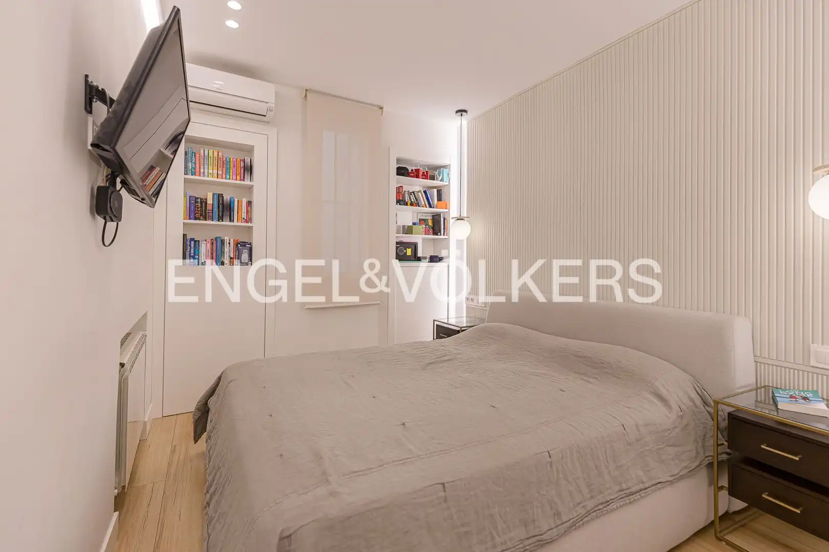 Bedroom of Flat for rent in Madrid  with Air Conditioner, Heating and Furnished