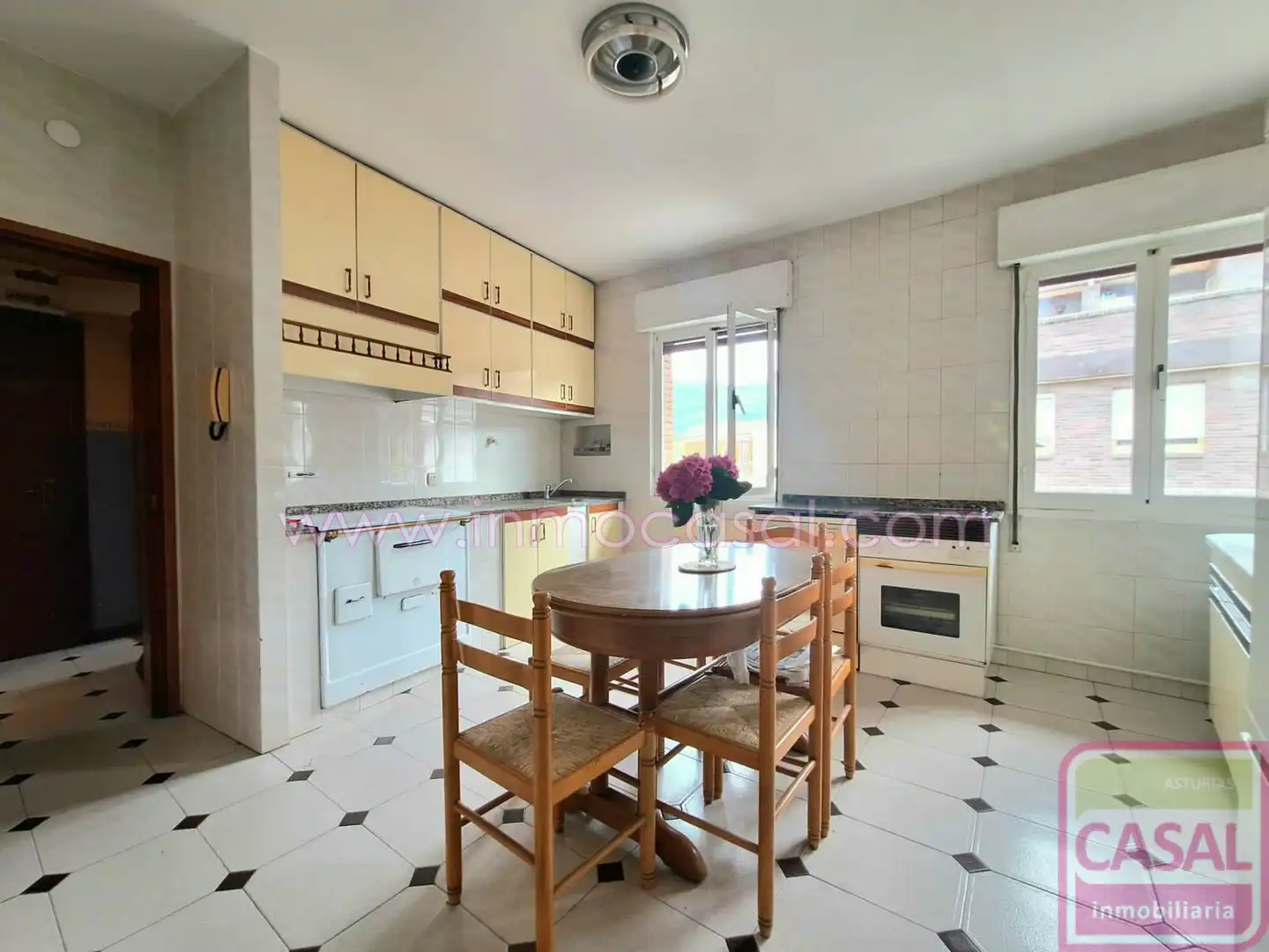Cocina de Piso en venta en Mieres (Asturias) con Calefacción y Amueblado