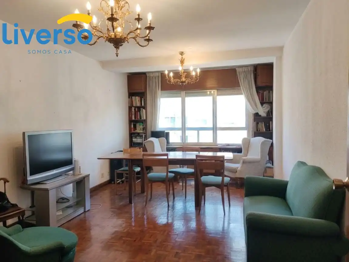 Sala d'estar de Pis en venda en Burgos amb Calefacció, Parquet i Traster