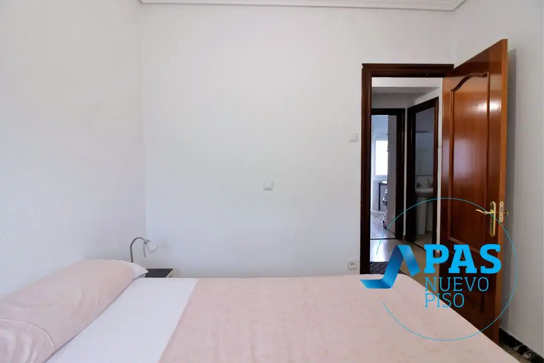 Habitación de Piso en venta en Torrelavega  con Terraza y Balcón