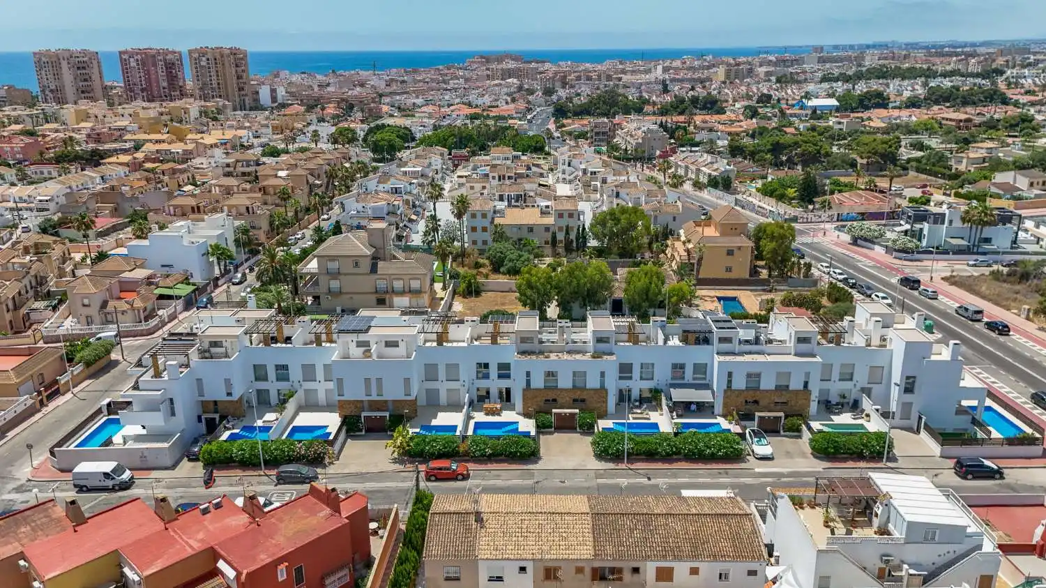 Vista exterior de Casa adosada en venda en Torrevieja amb Aire condicionat, Calefacció i Terrassa