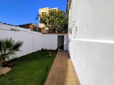 Baixos amb jardí en venda a Centre