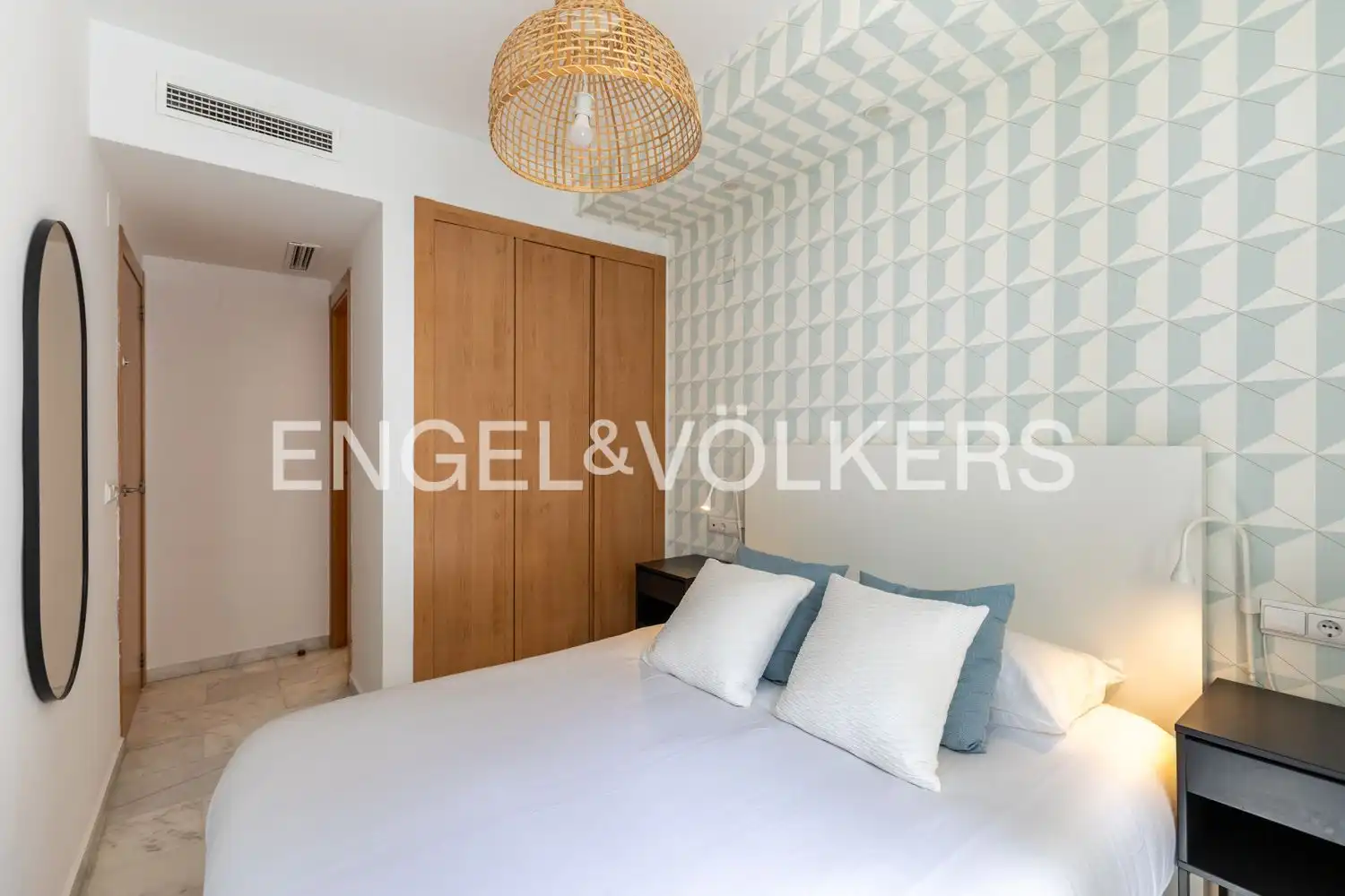 Schlafzimmer von Dachboden zur Miete in Valencia mit Klimaanlage, Heizung und Terrasse