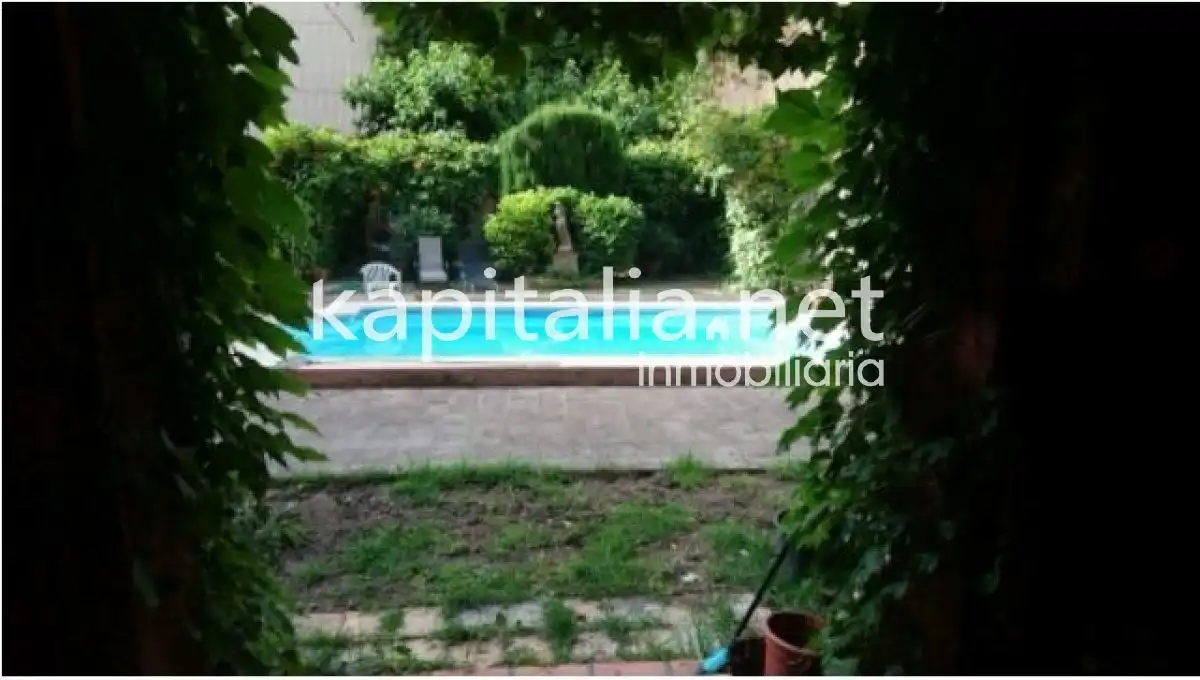 Piscina de Casa adosada en venta en Ontinyent con Aire acondicionado, Calefacción y Jardín privado