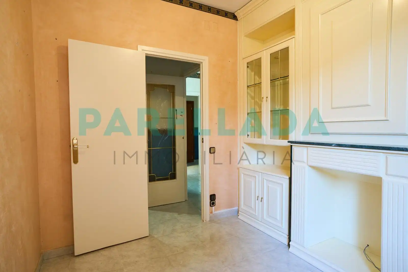 Flat for sale in Badalona  with Air Conditioner and Balcony