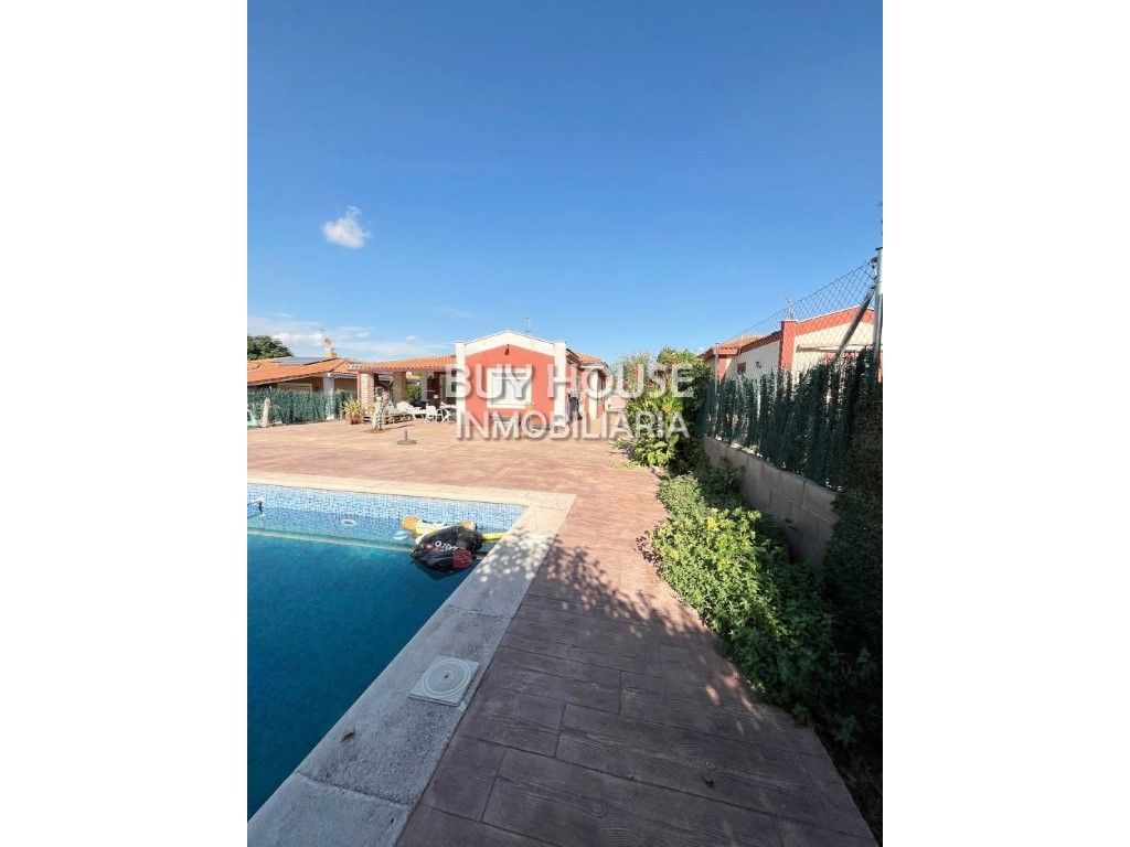 Exterior view of House or chalet for sale in Palomeque