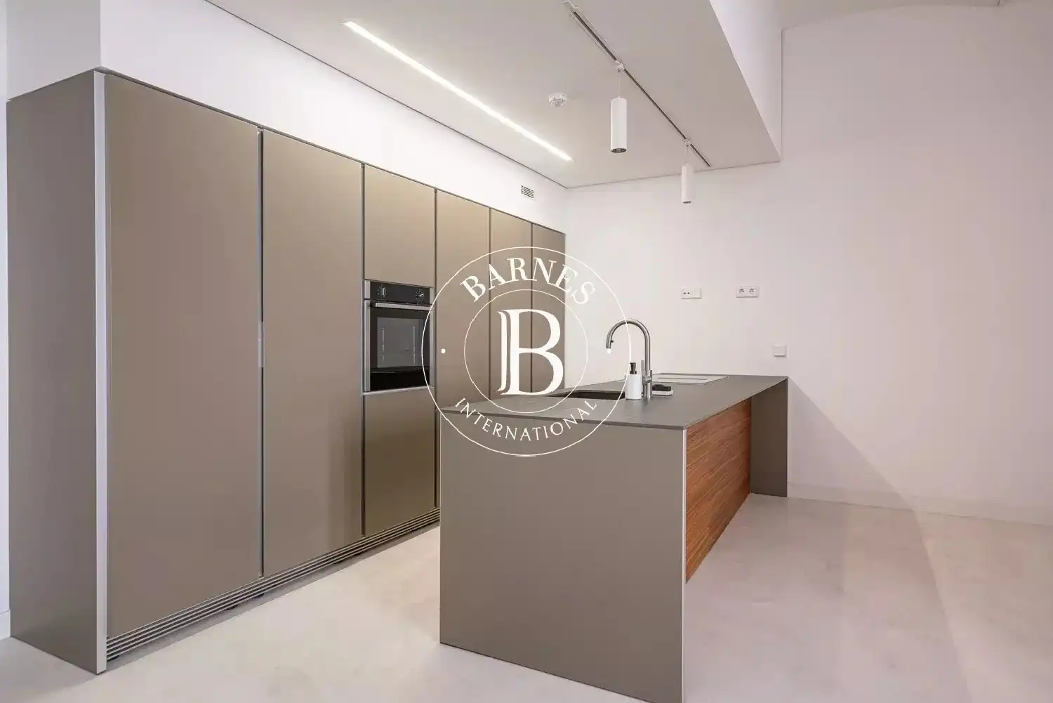 Kitchen of Flat for rent in Madrid  with Air Conditioner, Heating and Storage room