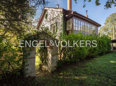 Casa amb jardí en venda a Nava