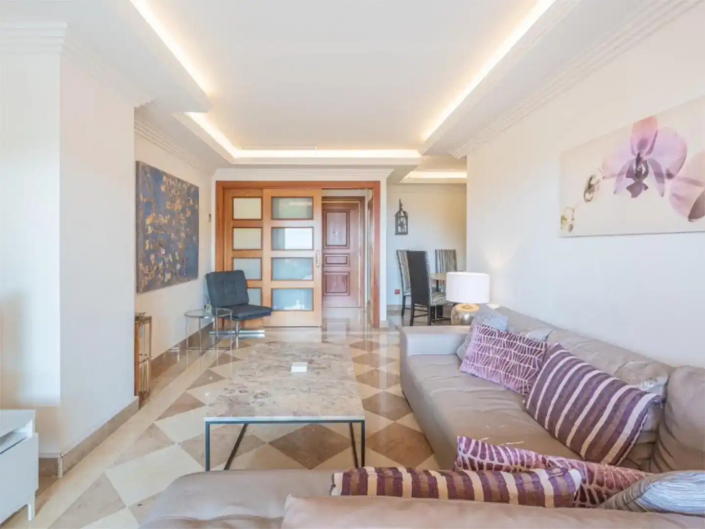 Sala d'estar de Apartament de lloguer en Marbella amb Aire condicionat, Piscina i Balcó