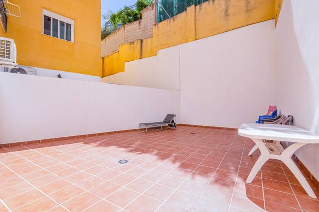 Planta baja en Venta en Calle BARRANCO en La Zubia Ciudad