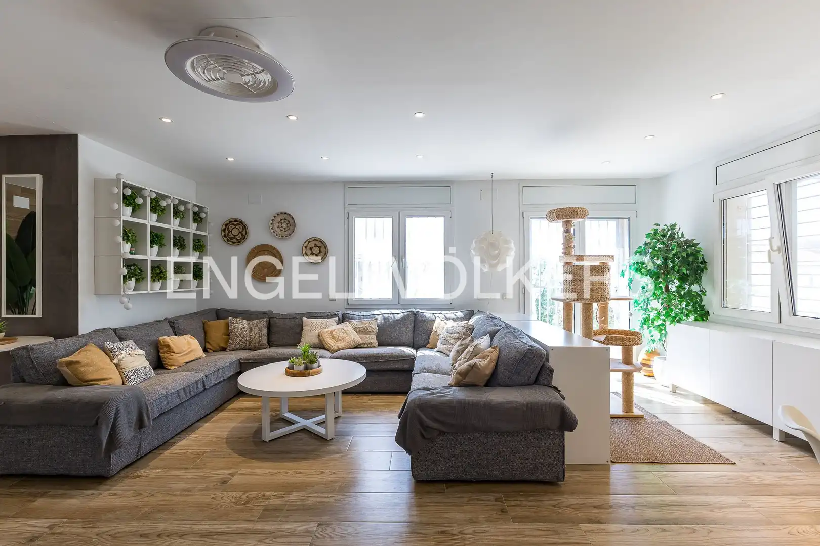 Sala de estar de Casa o chalet en venta en Vilanova i la Geltrú con Aire acondicionado, Calefacción y Jardín privado