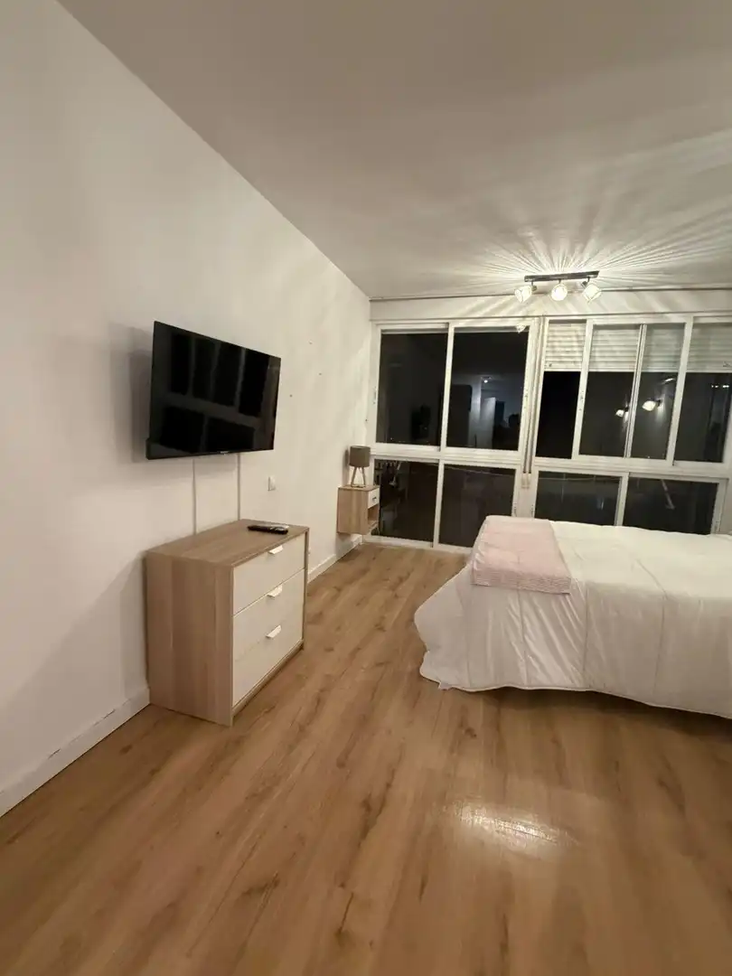Dormitori de Estudi de lloguer en Rincón de la Victoria amb Aire condicionat, Jardí privat i Moblat