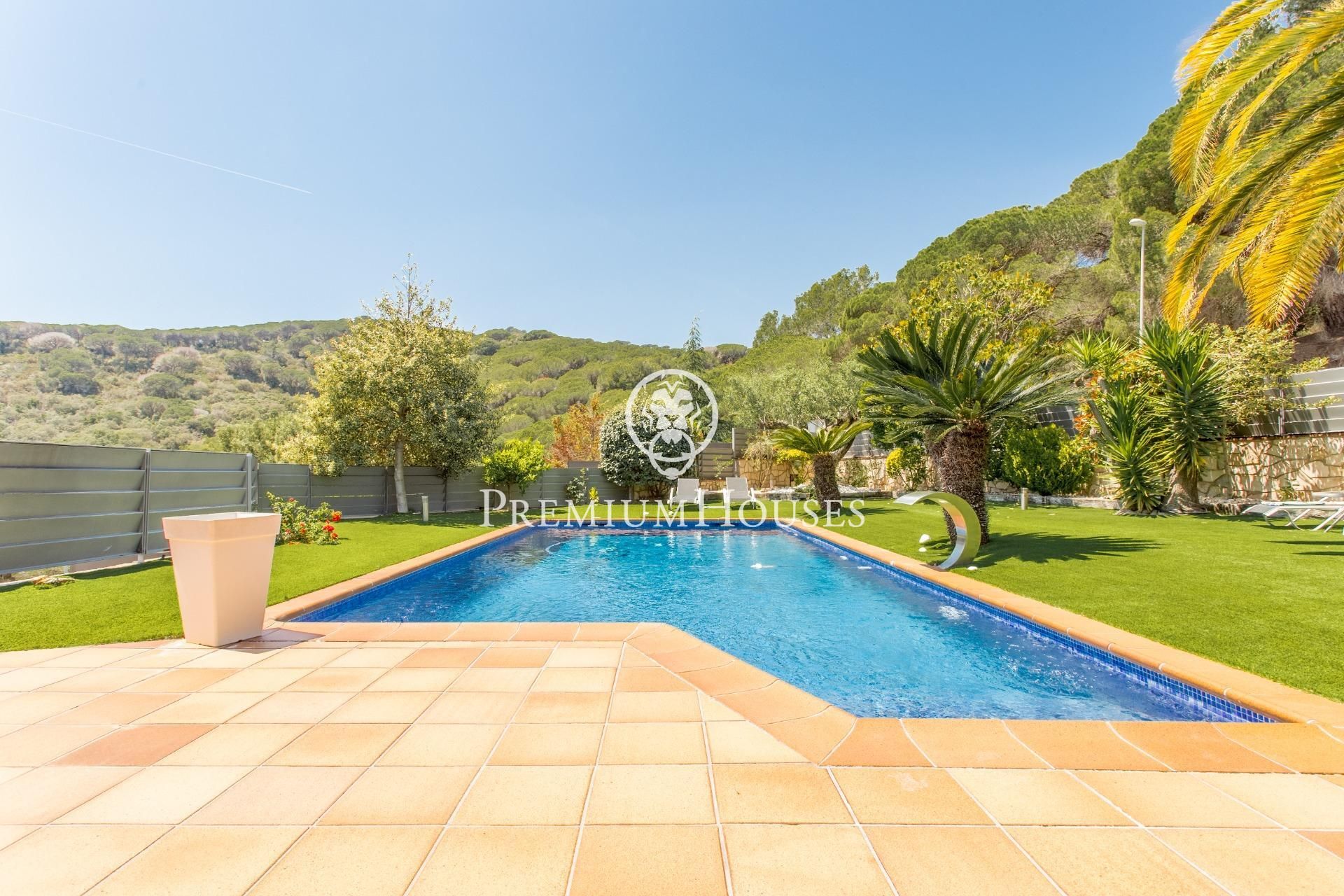 Exterior view of House or chalet for sale in Argentona  with Air Conditioner, Heating and Private garden