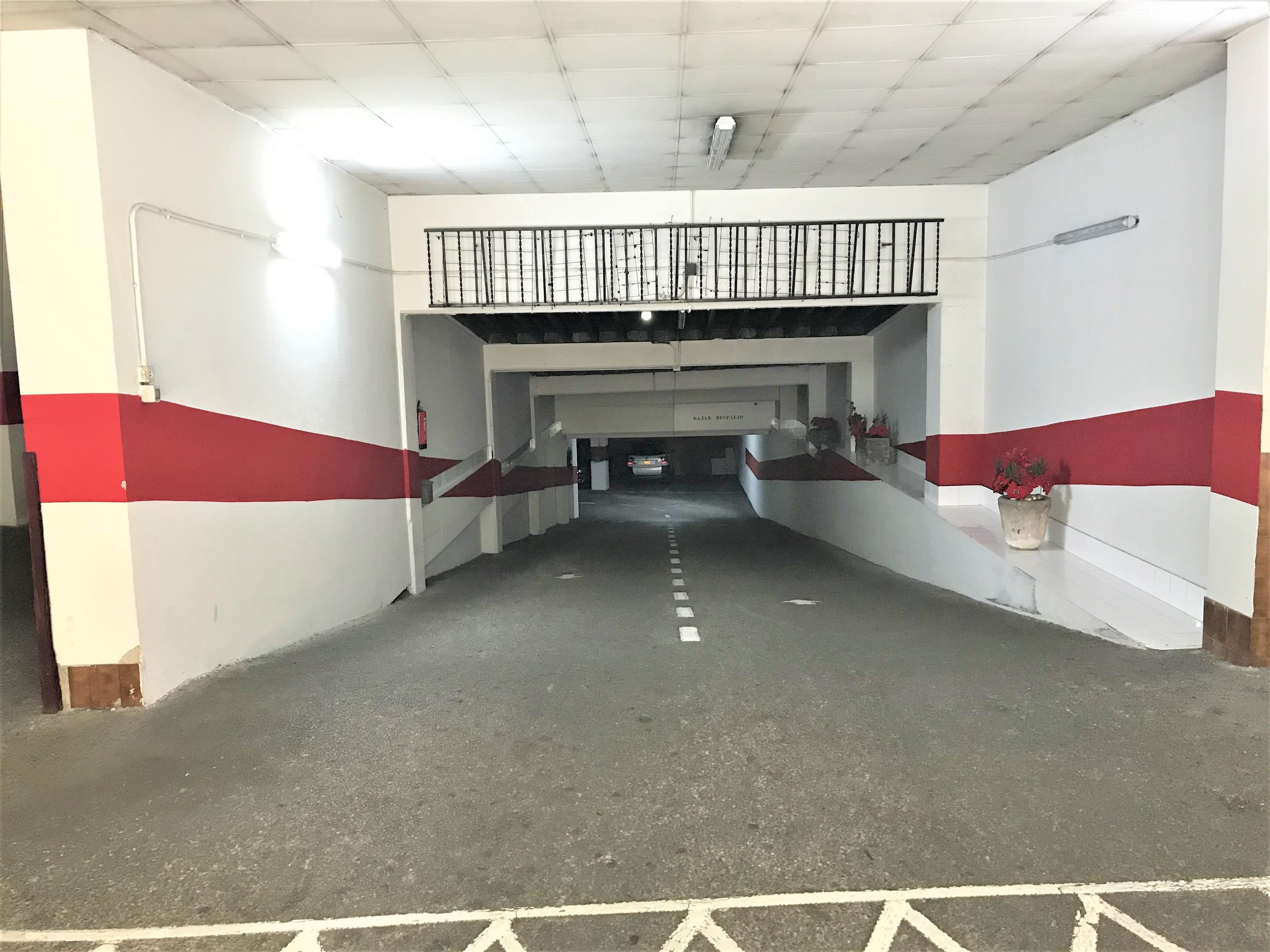 Garatge de lloguer a Calle Cabrales, 49, Barrio del Centro
