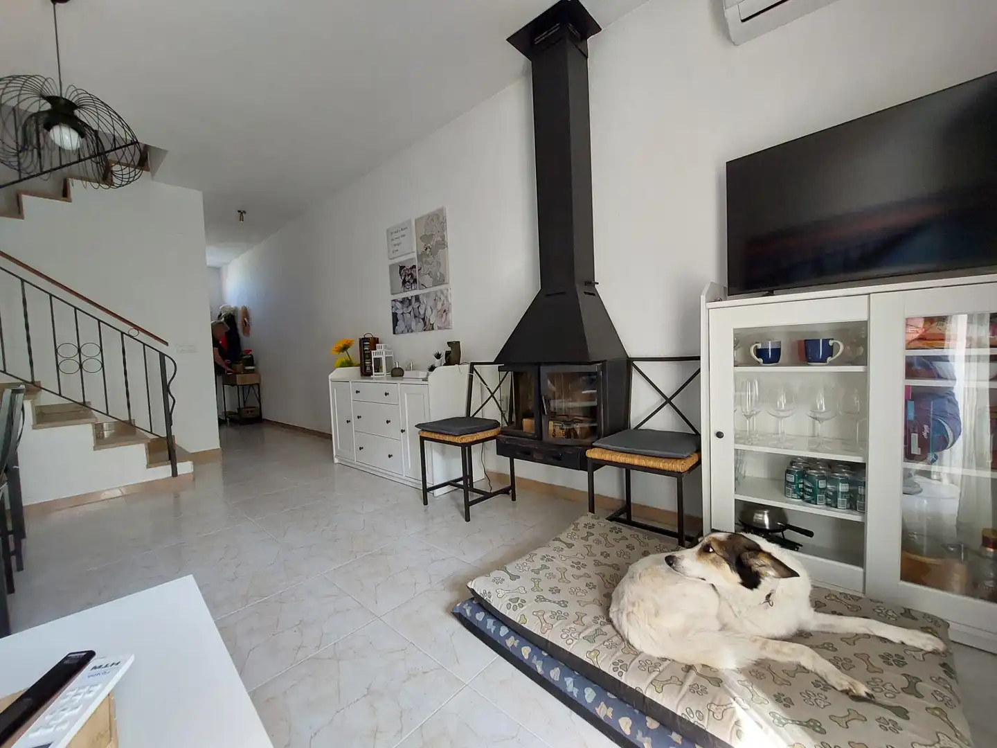Wohnzimmer von Einfamilien-Reihenhaus zum Verkauf in L'Estartit mit Klimaanlage, Heizung und Terrasse