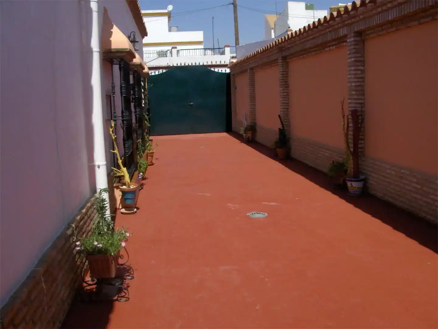 Vista exterior de Pis de lloguer en Gines amb Aire condicionat, Jardí privat i Piscina