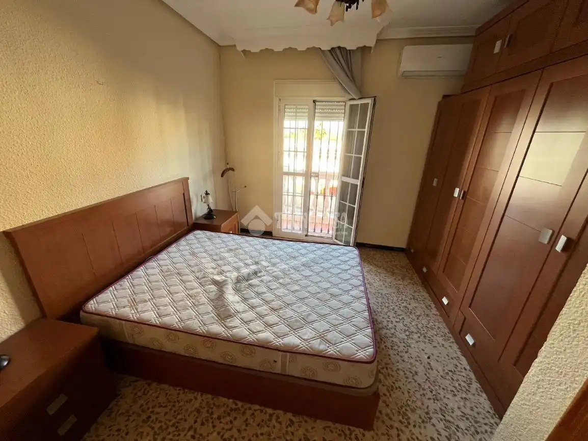 Dormitori de Casa o xalet en venda en Dos Hermanas