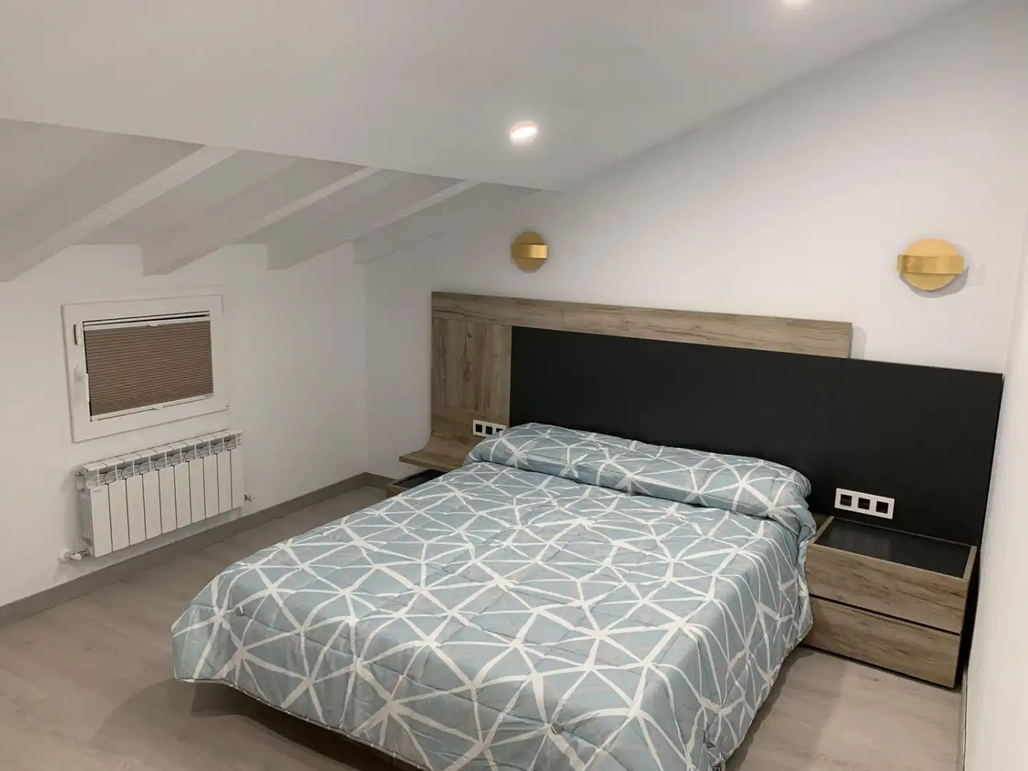 Attic for rent in Ordoño II, Centro Ciudad
