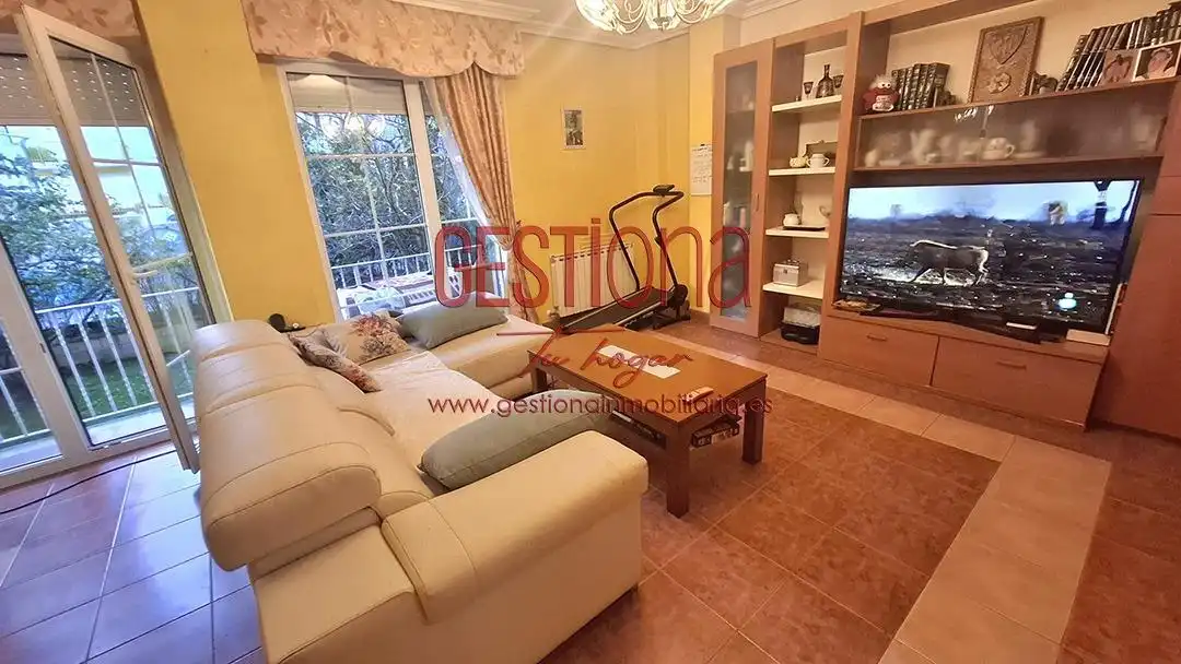 Wohnzimmer von Erdgeschoss zum Verkauf in Castro-Urdiales mit Heizung, Privatgarten und Terrasse
