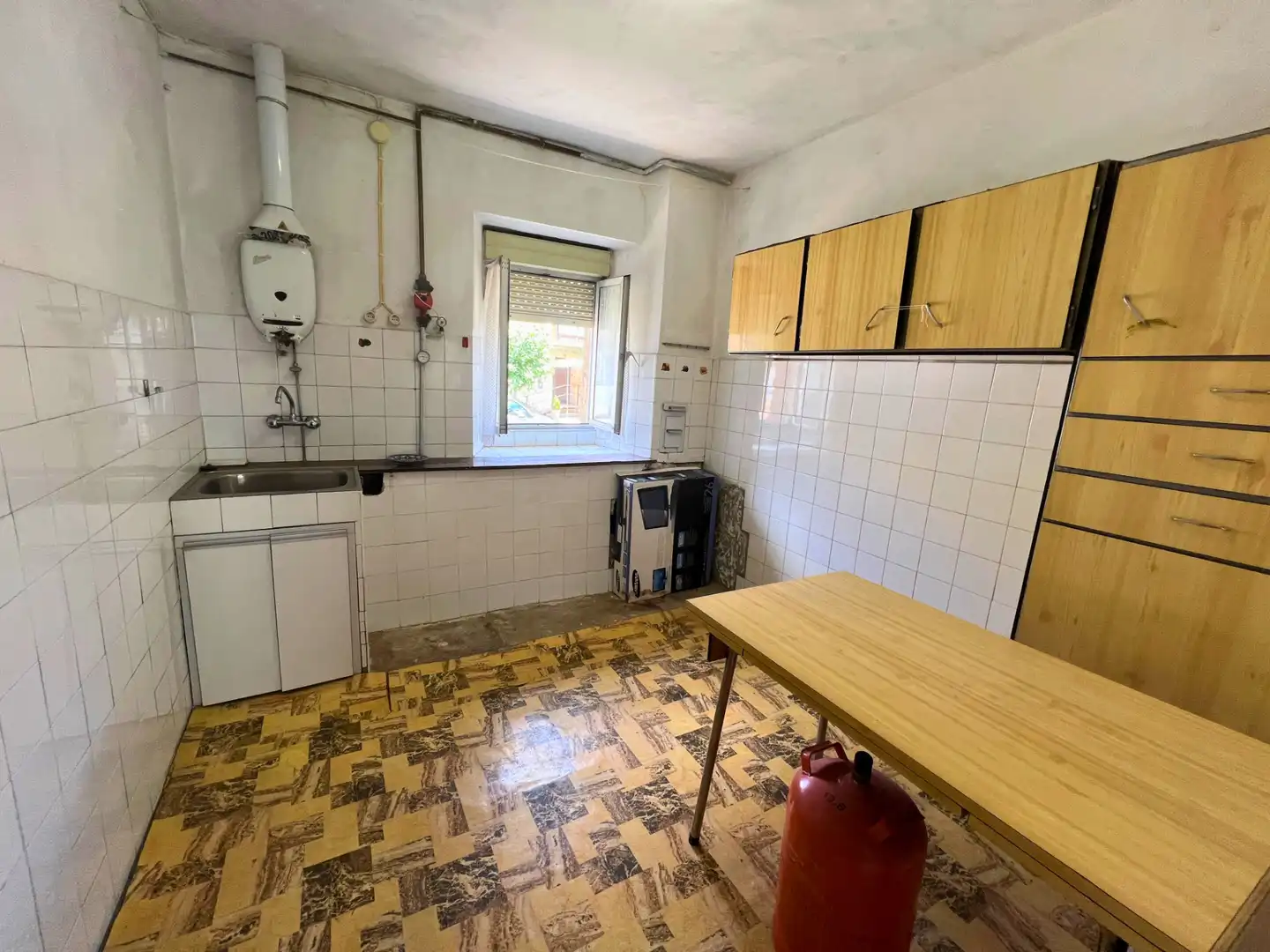 Kitchen of Flat for sale in Valdeolea  with Furnished