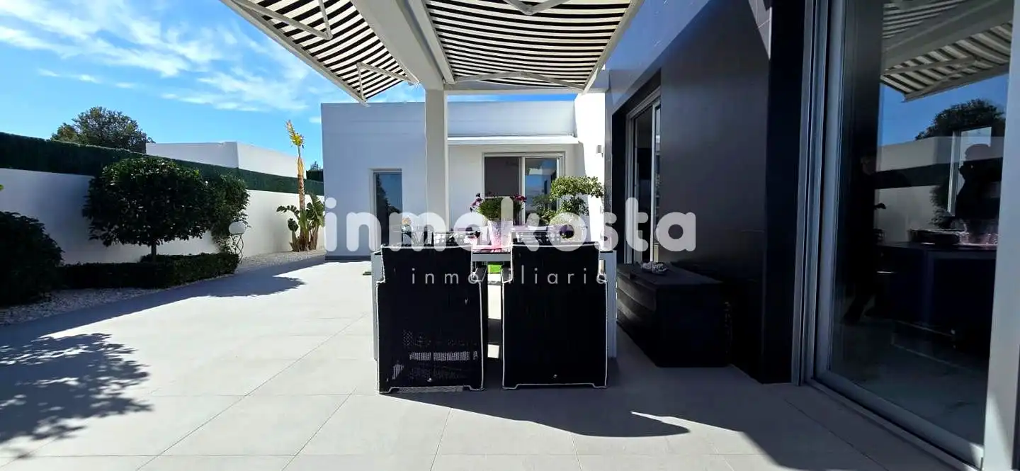 Terrassa de Casa o xalet en venda en Polop amb Aire condicionat, Calefacció i Jardí privat