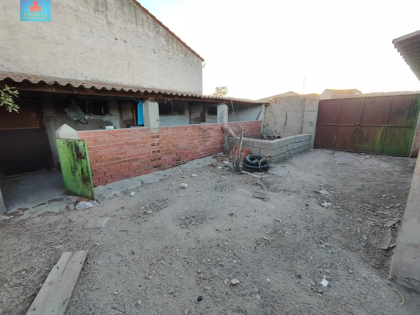 Houses for sale in Velayos  with Private garden and Storage room